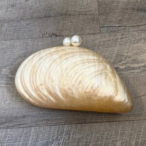 Pearlescent Shell Clutch with Pearl Kiss Lock